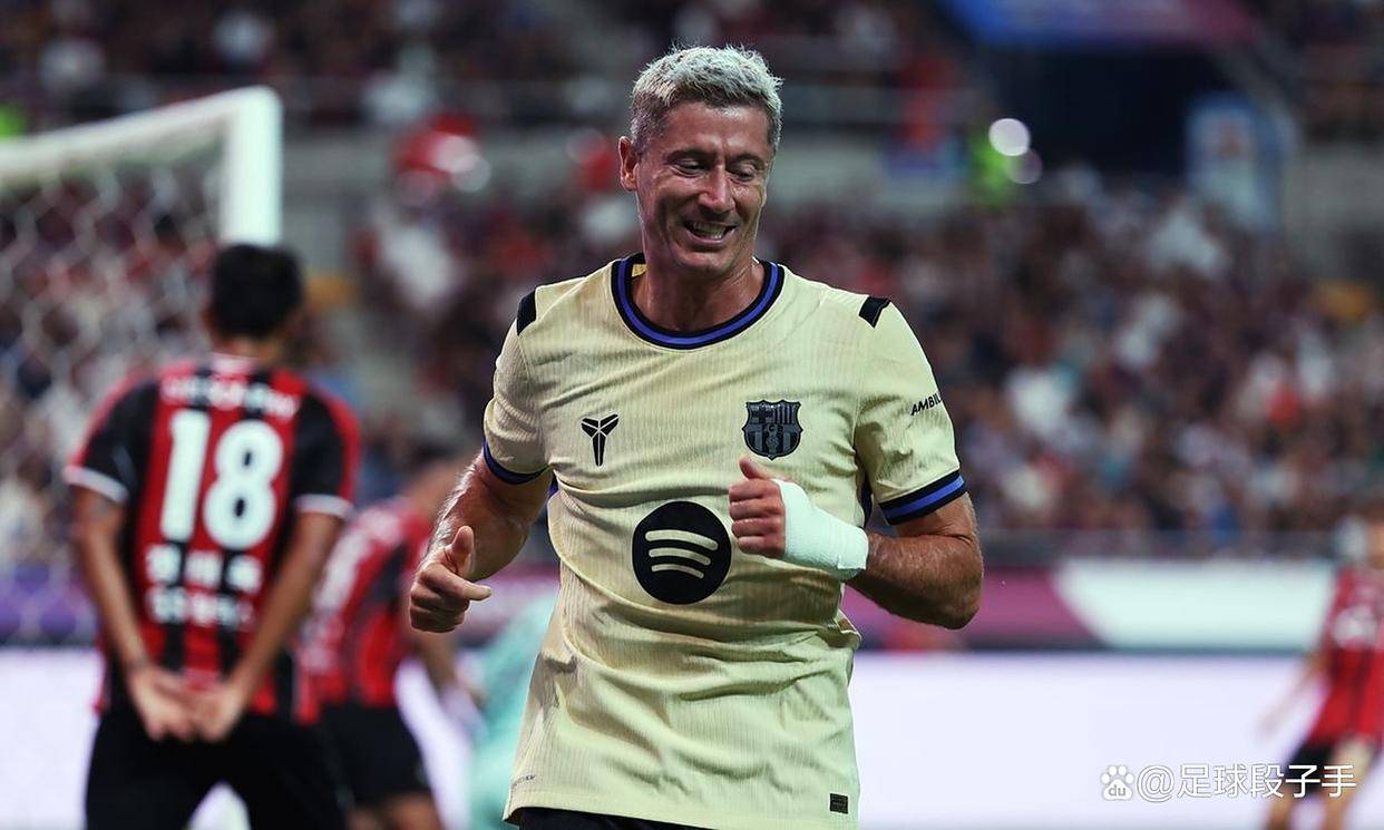 爱游戏APP-莱万多夫斯基迎来十五赛季出色发挥，掘金观众热烈欢呼！上演精彩一战-爱游戏APP